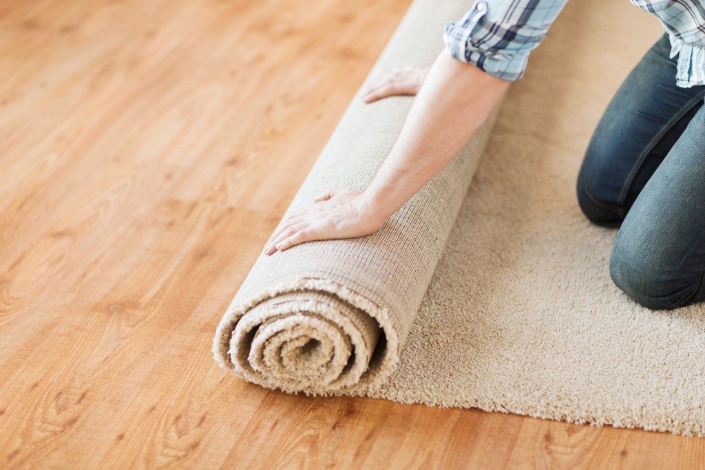 Man placing carpet