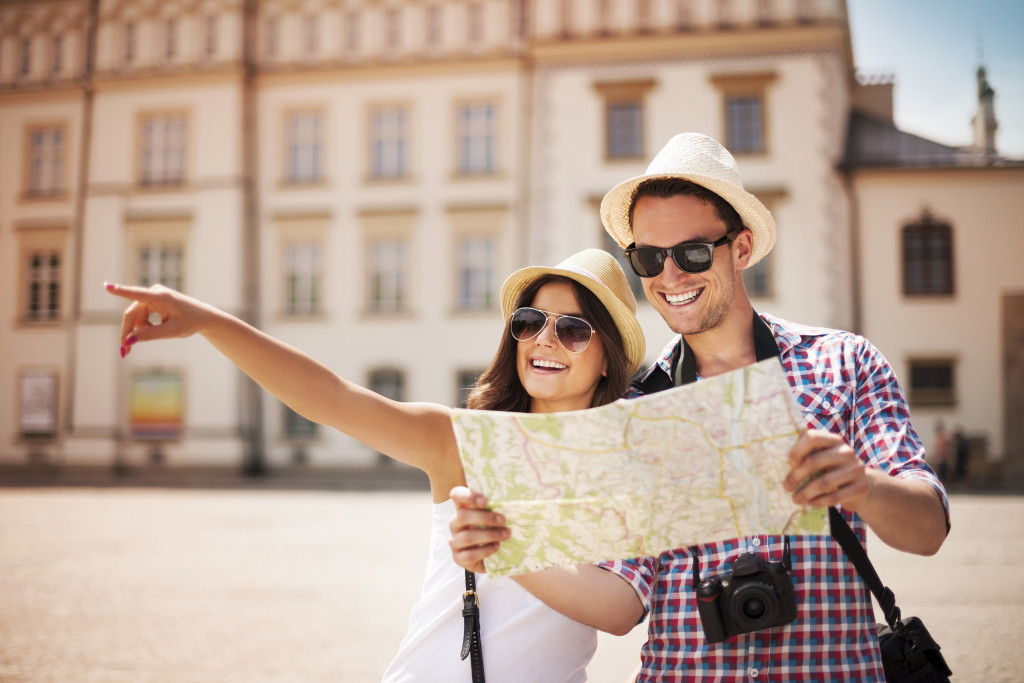 tourist couple using a map to look for destinations