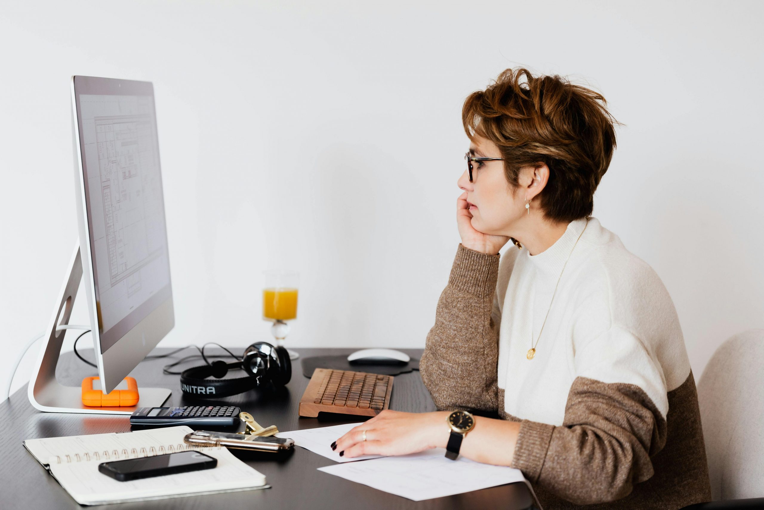 Benefits of Chiropractic Adjustments for Desk Workers